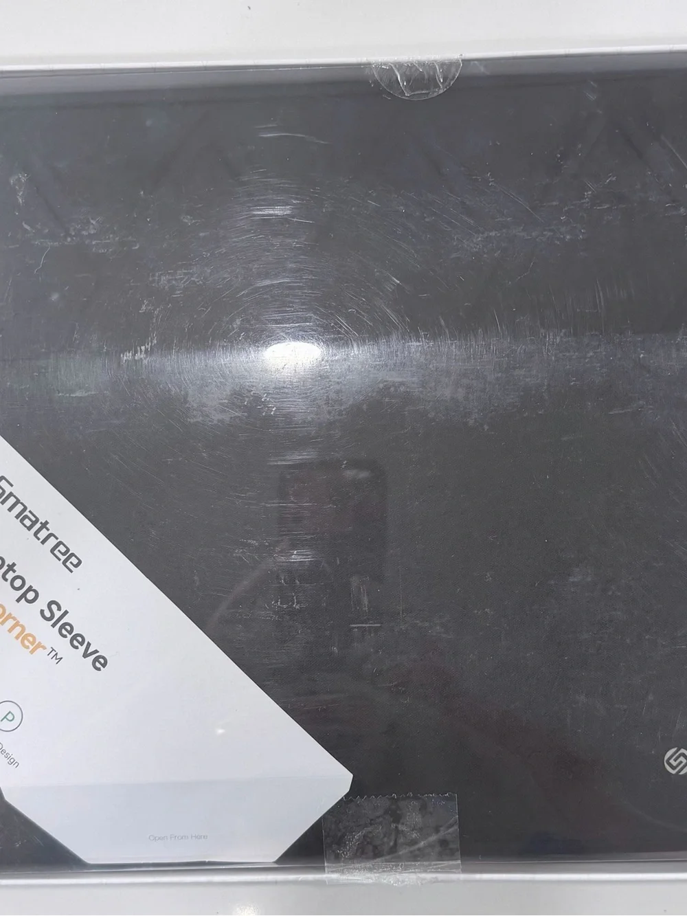Smatree Anti-Shock Laptop Sleeve packaged in its original box.